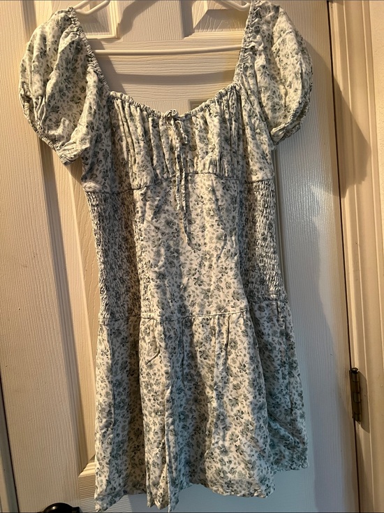 Hollister Dresses & Skirts - Hollister White Floral Puff Sleeve Mini Dress